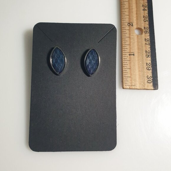 Silver Tone Blue Acrylic Faceted Stud Earrings Elegant Lightweight Jewelry Gift - Picture 3 of 4